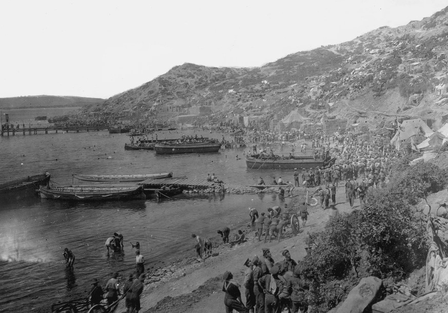 Entente troops landing at gallipoli
