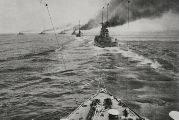 Battleships in formation in battle of jutland