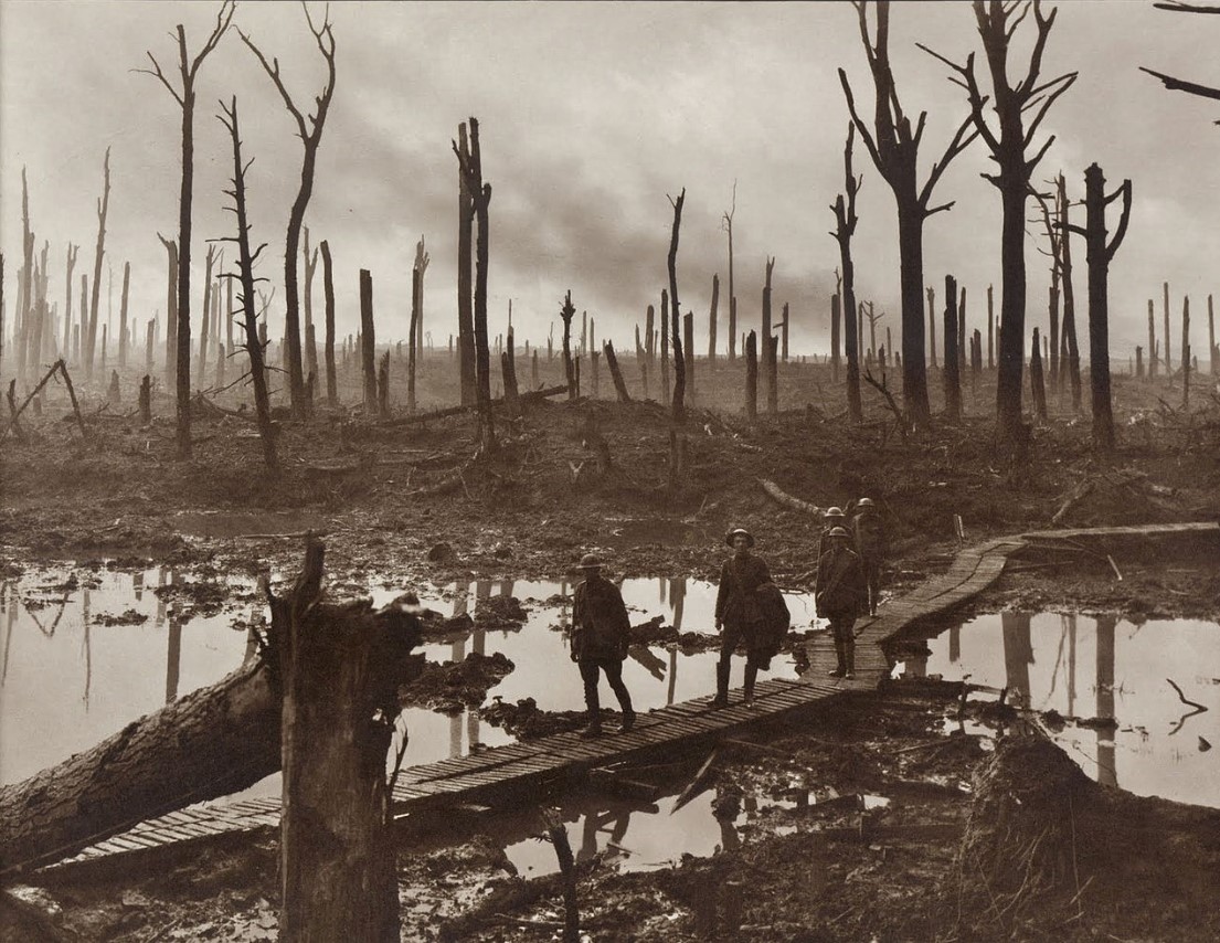British troops in the muddy battlefield of ypres